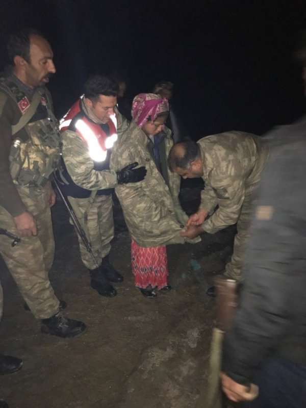 Kayıp kız donmak üzereyken Mehmetçik tarafından bulundu ile ilgili görsel sonucu