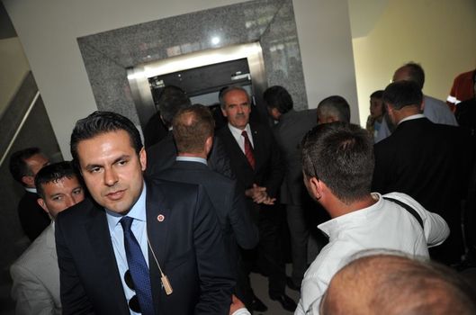 Bakan Müezzinoğlu asansörde mahsur kaldı! - Resim: 1