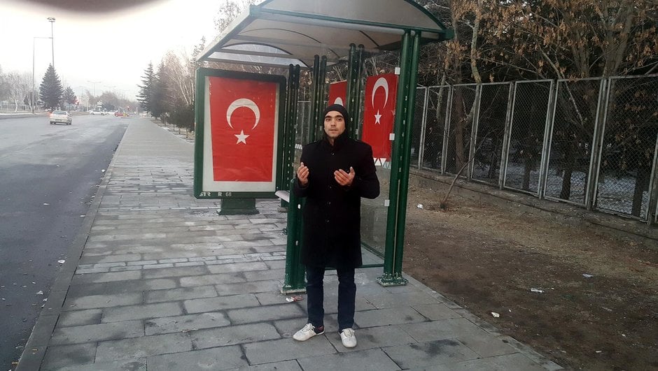 kayseri de otobus duragina turk bayragi asildi