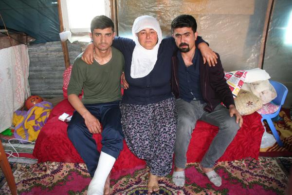 Afrin'de ayağı kırılan askeri, gazi abisi karşıladı