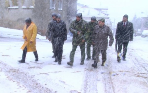 Düşen askeri uçak için kaza kırım ekibi bölgede