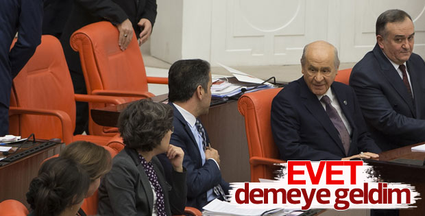 Bahçeli'nin TBMM Genel Kurulu'nda HDP sıralarına bakışı