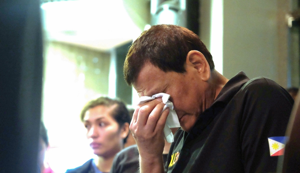 Rodrigo Duterte yangın bölgesinde ağladı