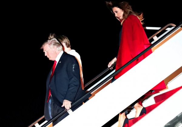 Melanie Trump eşiyle poz vermekten kaçındı