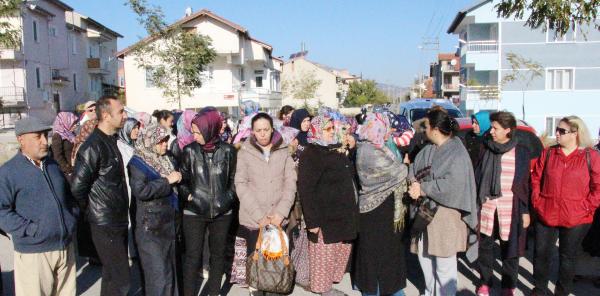 7 yaşındaki kız öğretmenin otomobili altında can verdi