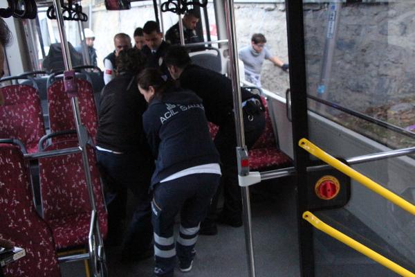 Sarıyer'de halk otobüsü bariyerlere çarptı