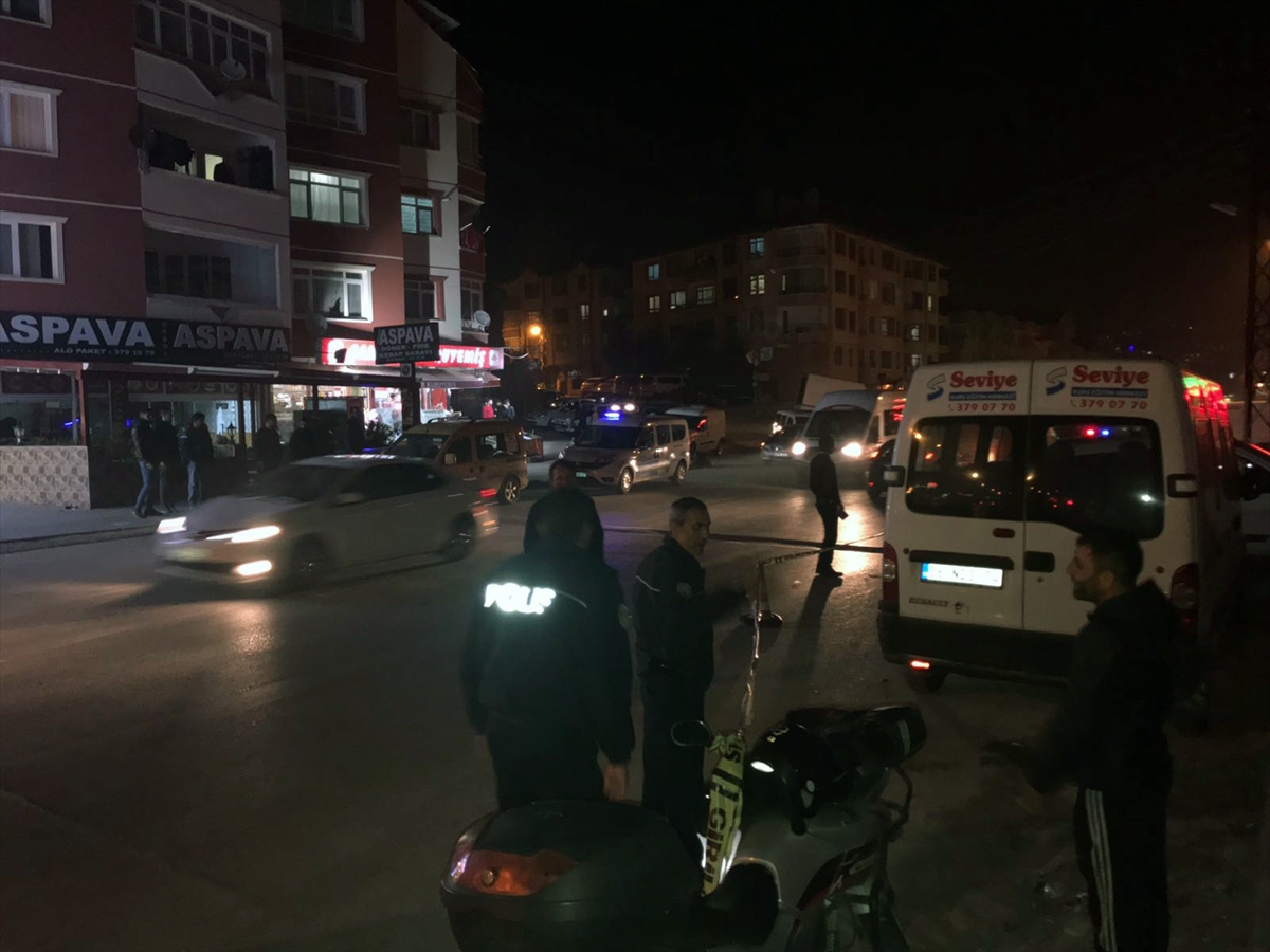 Kavgayı ayırmak isterken bıçaklandı: Hayati tehlikesi var