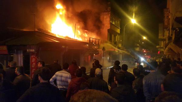 Osmaniye'de 150 dükkanın bulunduğu çarşıda yangın