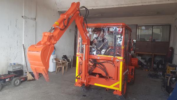 42 yıllık usta ekskavatör yaptı