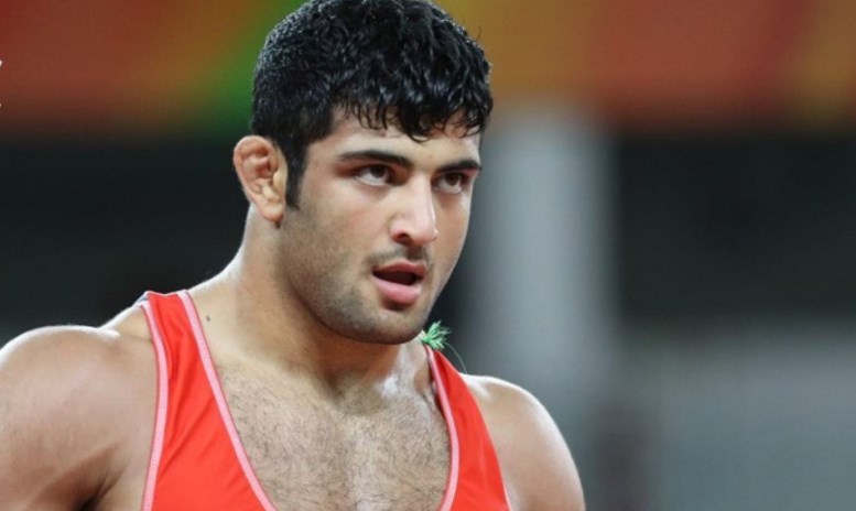 İranlı güreşçi İsrailli rakibiyle eşleşmemek için yenildi