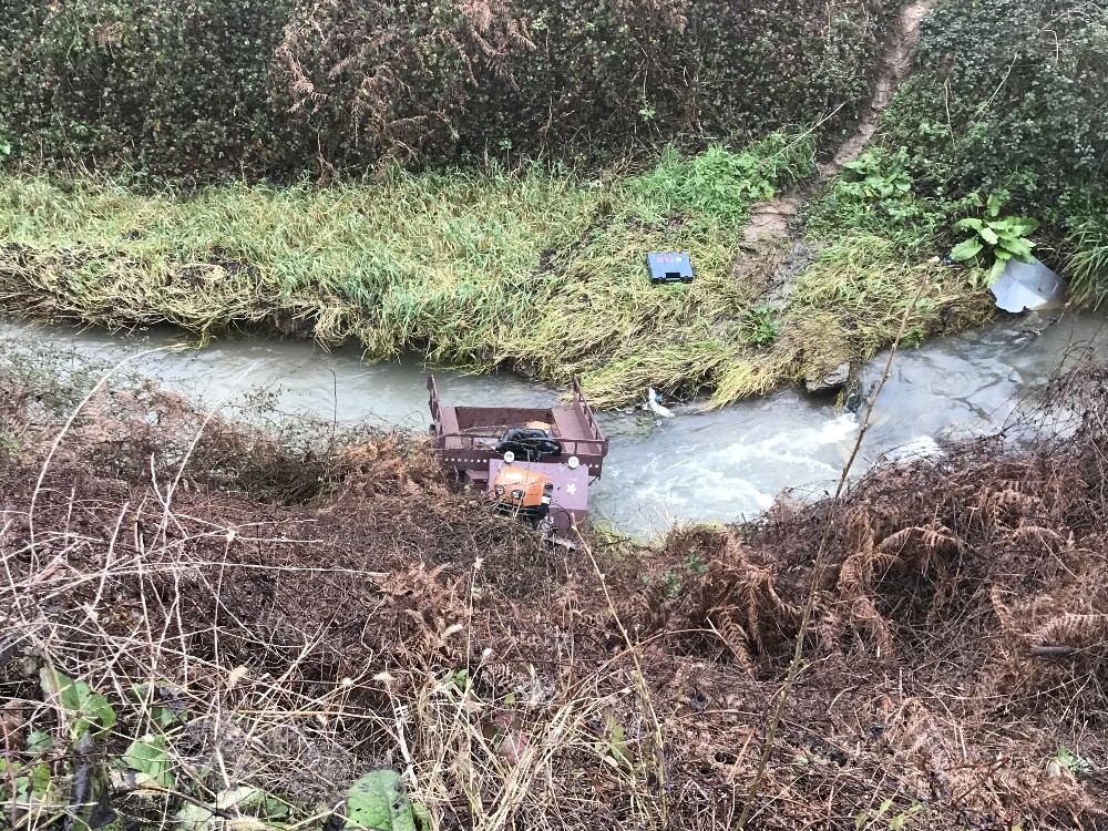 30 metre uçurumdan yuvarlandılar, burunları bile kanamadı