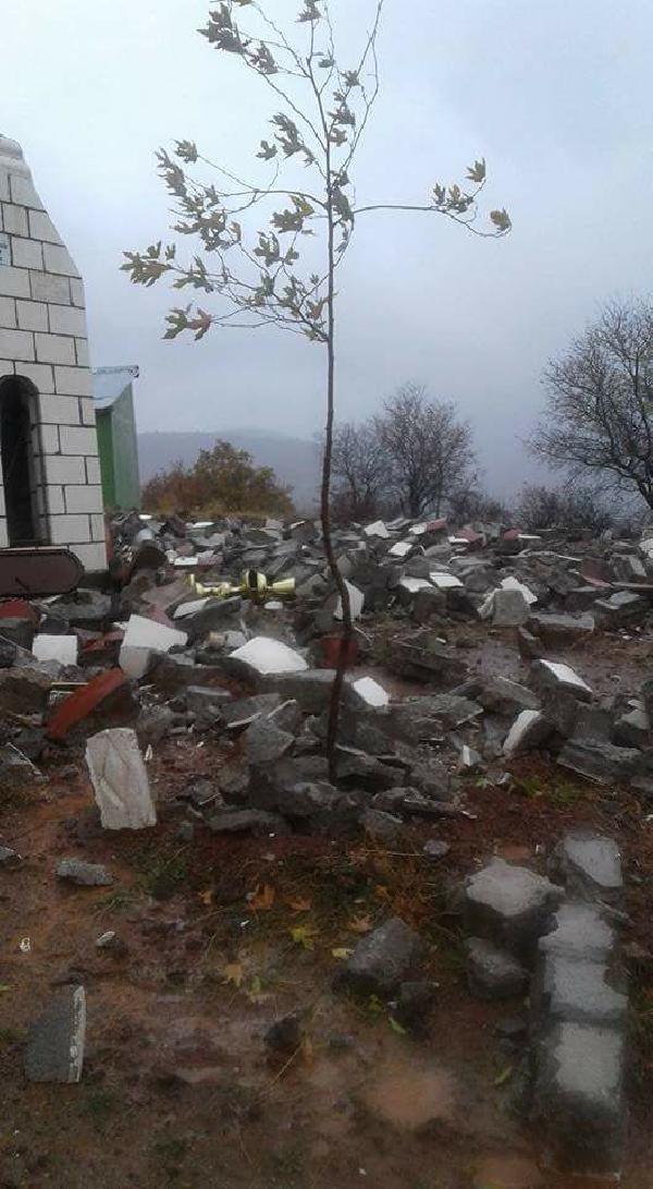 Elazığ'da yıldırım cami minaresini yıktı