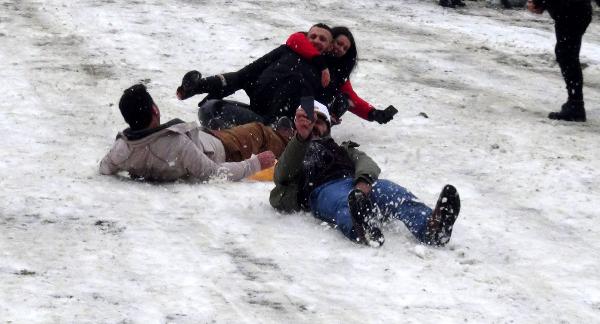 Kardan Adam Şenliği kazalarla başladı: 13 yaralı