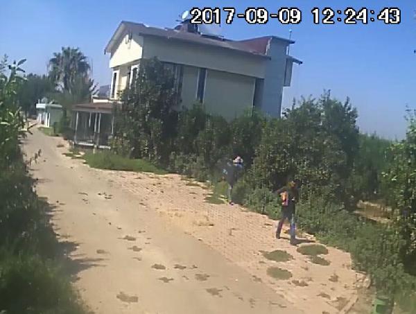 Adana'da lüks villayı soyan hırsızlar kamerada