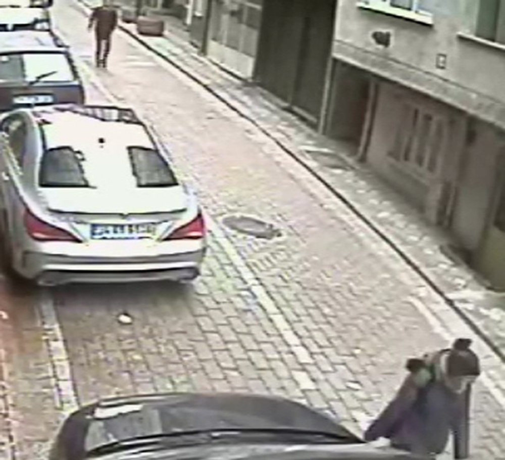 Zeytinburnu'nda genç kıza saldırı