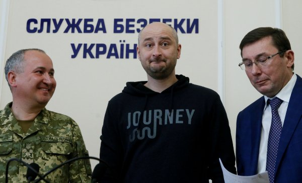 Rus gazeteci Arkady Babchenko: biyografi ve fotoğraflar 39