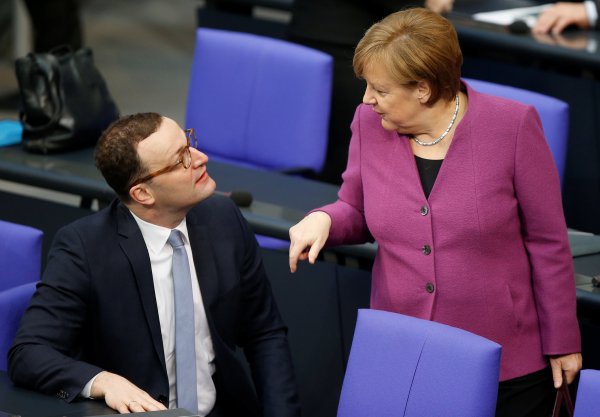 Merkel'in kabinesinde muhaliflere kritik rol