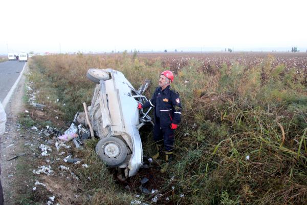 Şanlıurfa'da minibüsle otomobil çarpıştı