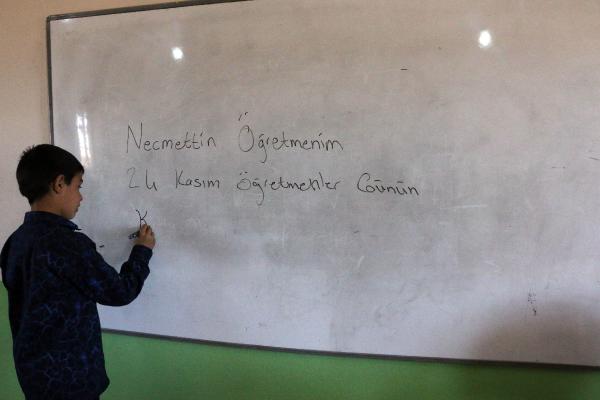 Şehit Necmettin öğretmen adının verildiği okulda anıldı