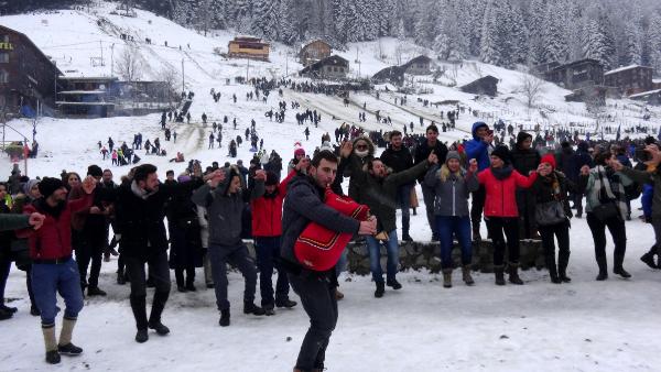 Kardan Adam Şenliği kazalarla başladı: 13 yaralı