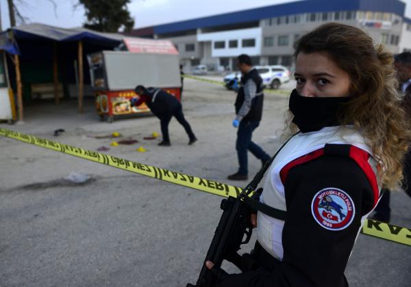 Adana'da damat kayinbiraderlerine kurşun yağdırdı