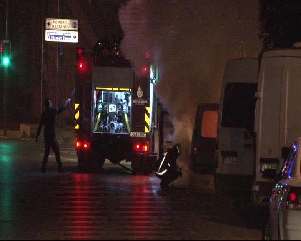 Beyoğlu'na seyir halindeki polis aracı yandı