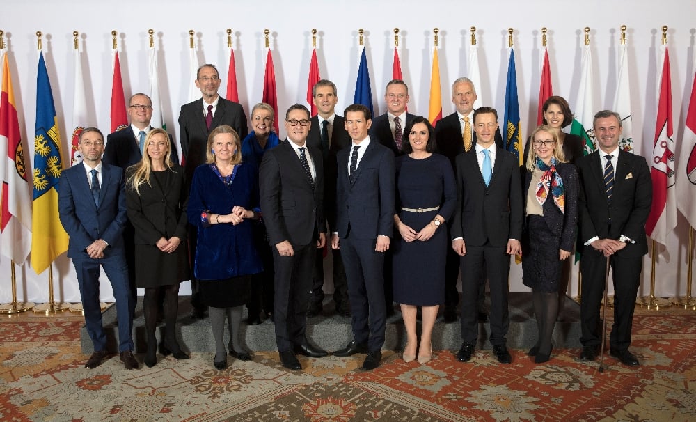 Avusturya’da aşırı sağ koalisyon hükümeti görevde