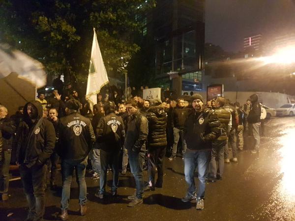 Beyaz TV önünde Rasim Ozan Kütahyalı protestosu