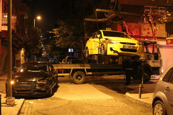 Şişli'de polisten kaçan otomobil kaza yaparak durabildi