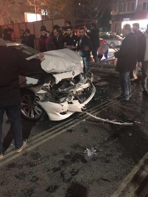 Kadıköy'de yolcu otobüsü karşı şeride geçti: 6 yaralı