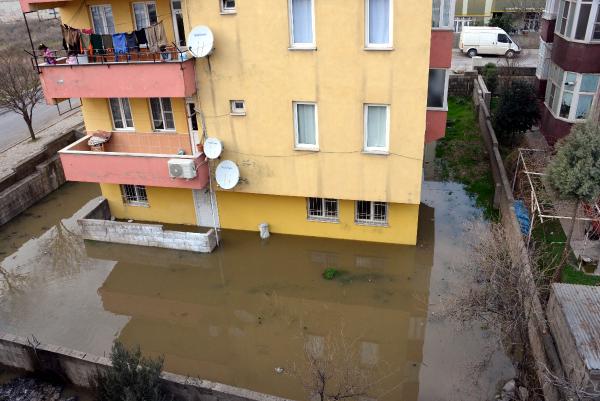 Kahramanmaraş'ta evleri kanalizasyon suyu bastı 