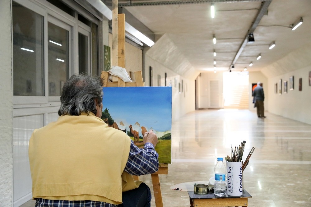 Mersin'de yaya geçidine sanat galerisi