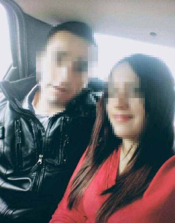 Evinde yarı çıplak yakaladığı kişi ile eşini dövdü