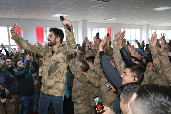 Yusuf Güney bu kez Şanlıurfa’da Mehmetçiği coşturdu