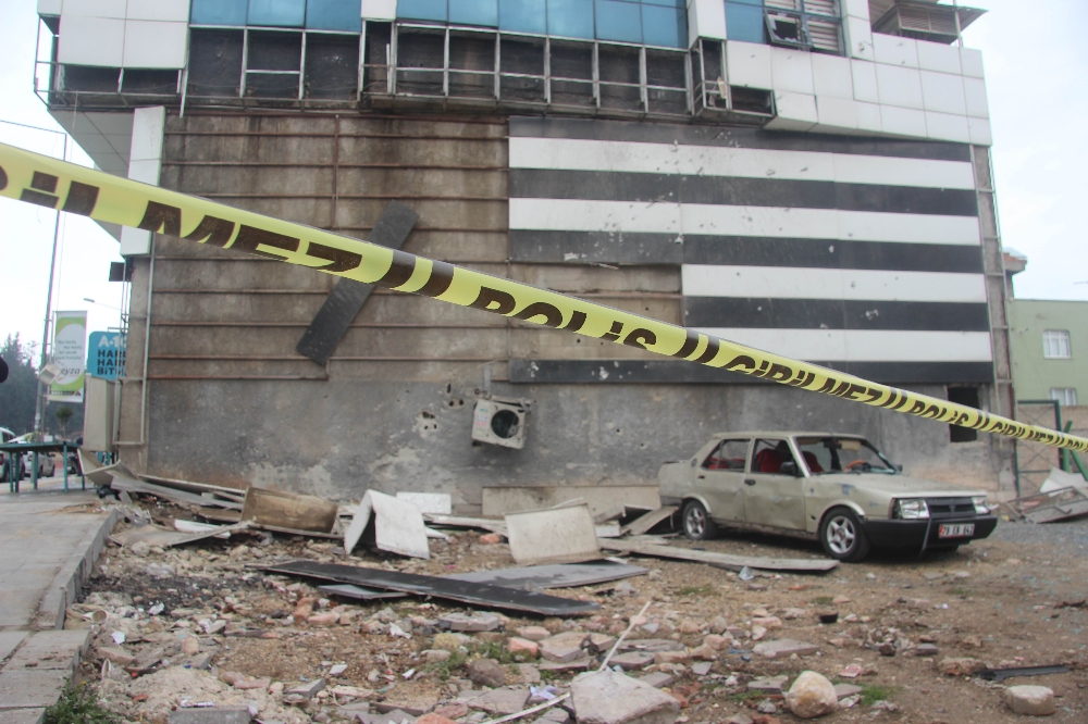 Roketli saldırı Kilis'te tahribat oluşturdu