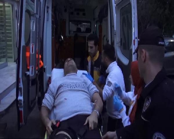 Kadıköy'de iş yerine silahlı baskın: 2 yaralı