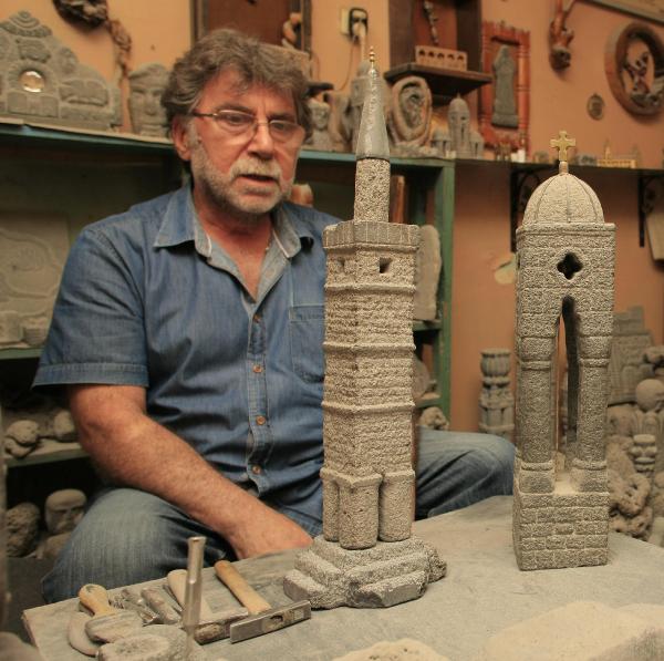 Diyarbakır'ın sembollerini ve hayallerini taşa işliyor