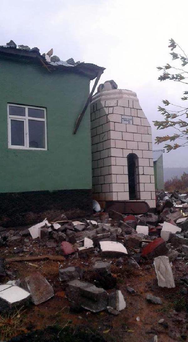 Elazığ'da yıldırım cami minaresini yıktı