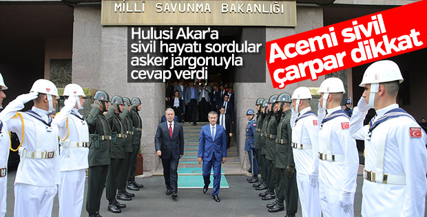 Milli Savunma Bakanı Hulusi Akar'a sivil hayat soruldu