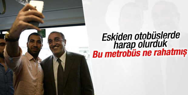 Abdurrahim Albayrak metrobüse bindi