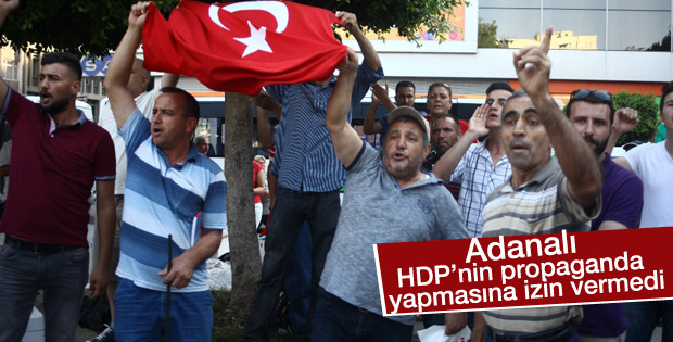 HDP’nin basın açıklamasına Türk bayraklı protesto