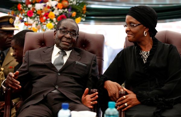 Zimbabwe darbesinin sebebi First Lady olarak gösteriliyor