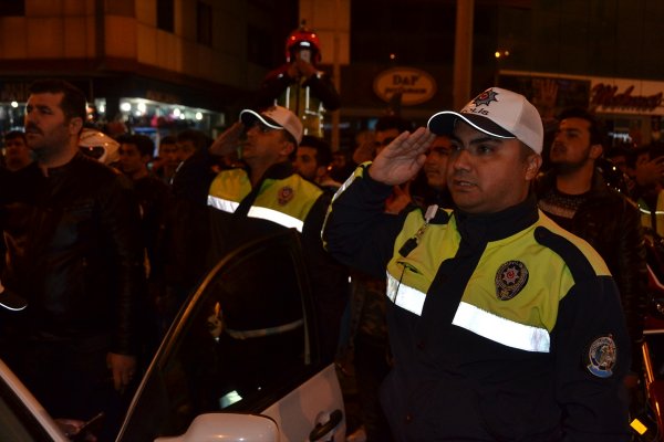 Adıyaman'da Afrin'e giden Mehmetçik'e sevgi seli