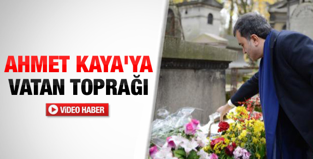 Ömer Çelik Ahmet Kaya'nın mezarını ziyaret etti