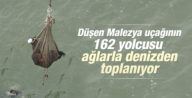 AirAsia uçağının yolcuları denizden ağlarla toplanıyor