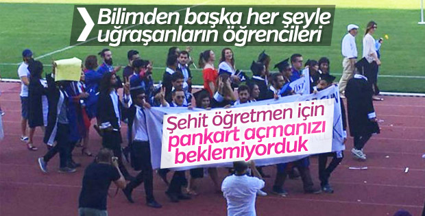 Akdeniz Üniversitesi mezuniyetinde açılan pankartlar