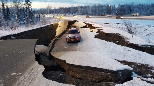 Alaska 7 büyüklüğünde depremle sarsıldı