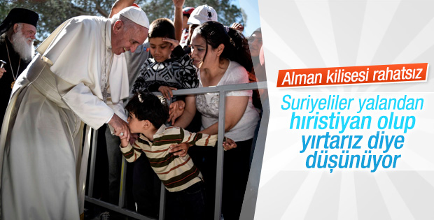 Almanya'da sığınmacılar kabul için din değiştiriyor