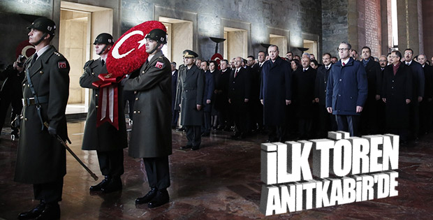 Anıtkabir'de Atatürk'e saygı duruşu