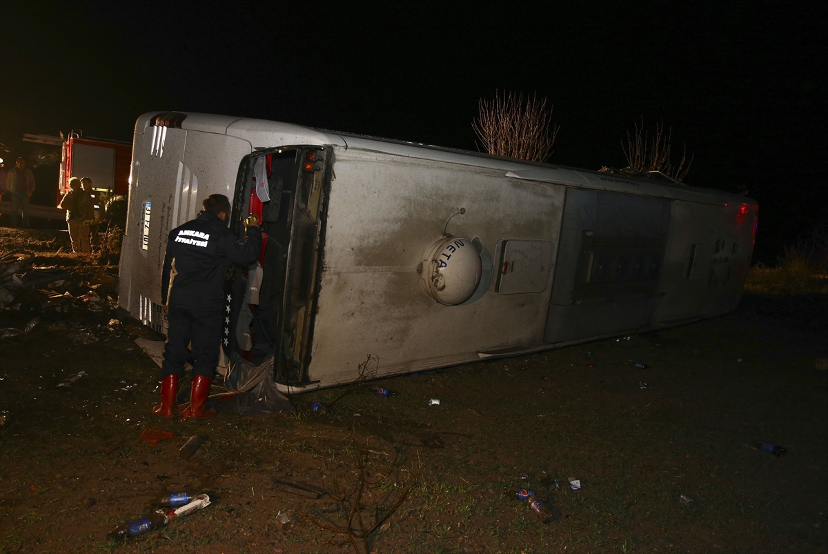 Ankara'da yolcu otobüsü kaza yaptı: 10 yaralı